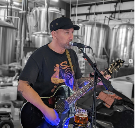 Chris Switzer performs at Echoes Brewing.