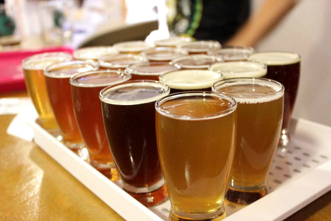 A tray full of taster-sized beers.