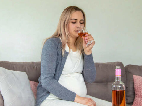 Alcoholic drinks in front of a pregnant woman