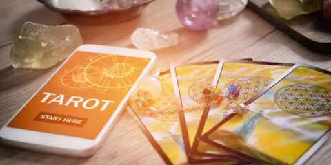 Tarot cards and a smartphone for online psychic reading.