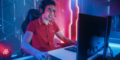 Player using the FastCase CS2 case opening platform on a desktop gaming setup.