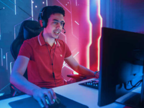 Player using the FastCase CS2 case opening platform on a desktop gaming setup.