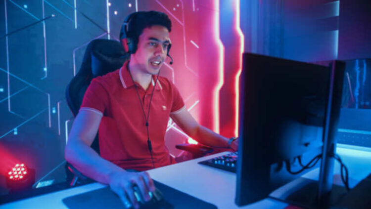 FastCase Review 2026: An Honest Look at the CS2 Case Opening Platform Player using the FastCase CS2 case opening platform on a desktop gaming setup.