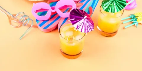How to Host a Tropical Summer Party: Decor, Music, and Refreshing Themes Tropical summer party setup with fresh fruits, colorful decorations, and refreshing drinks.